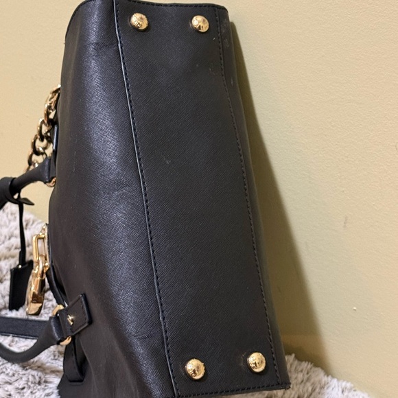 Michael Kors Hamilton leather satchel in black with gold-tone hardware. - Picture 6 of 8